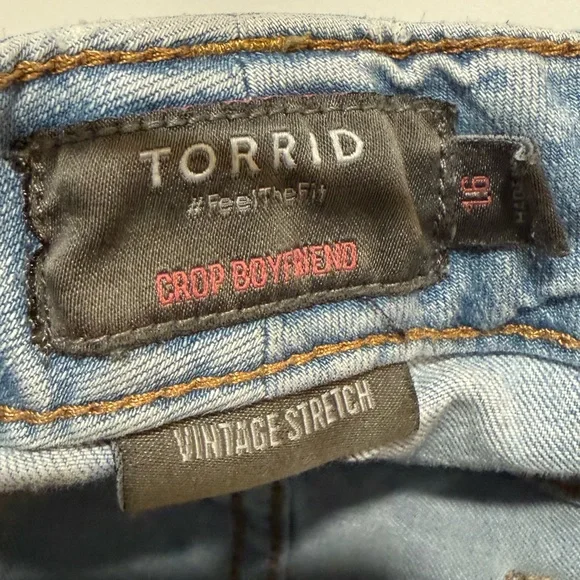 Torrid Jeans Cropped Boyfriend Distressed Feel The Fit Vintage Stretch Denim - Picture 5 of 8